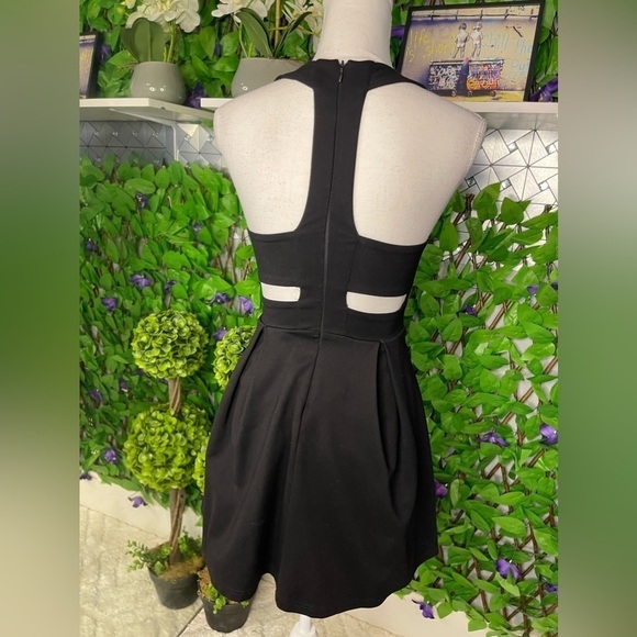 Lulu’s XS Black Stretchy Cutout and About Black Skater Dress - Picture 7 of 14